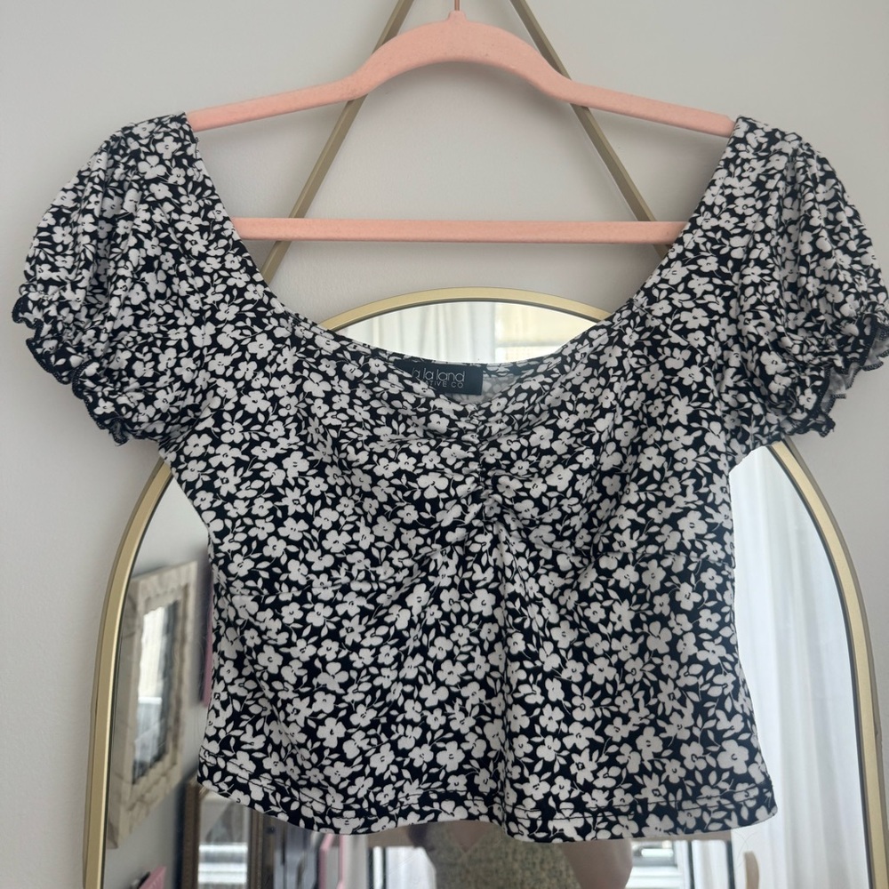 Black & White Floral Square-Neck Puff Sleeve Top